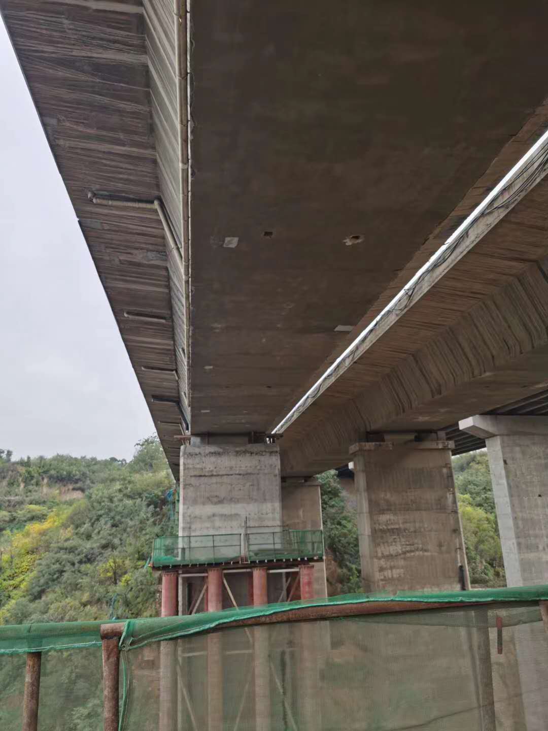 阿坝桥梁加固前制定可行设计方案图并用对施工方法